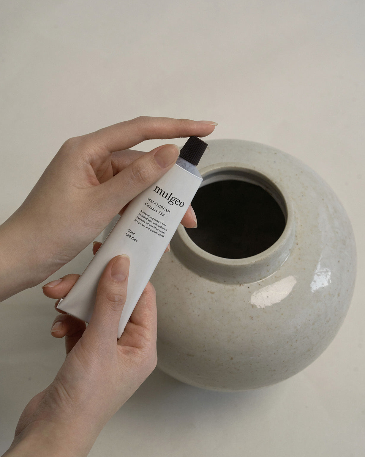 Crema manos coreana con aceite camelia Mulgeo