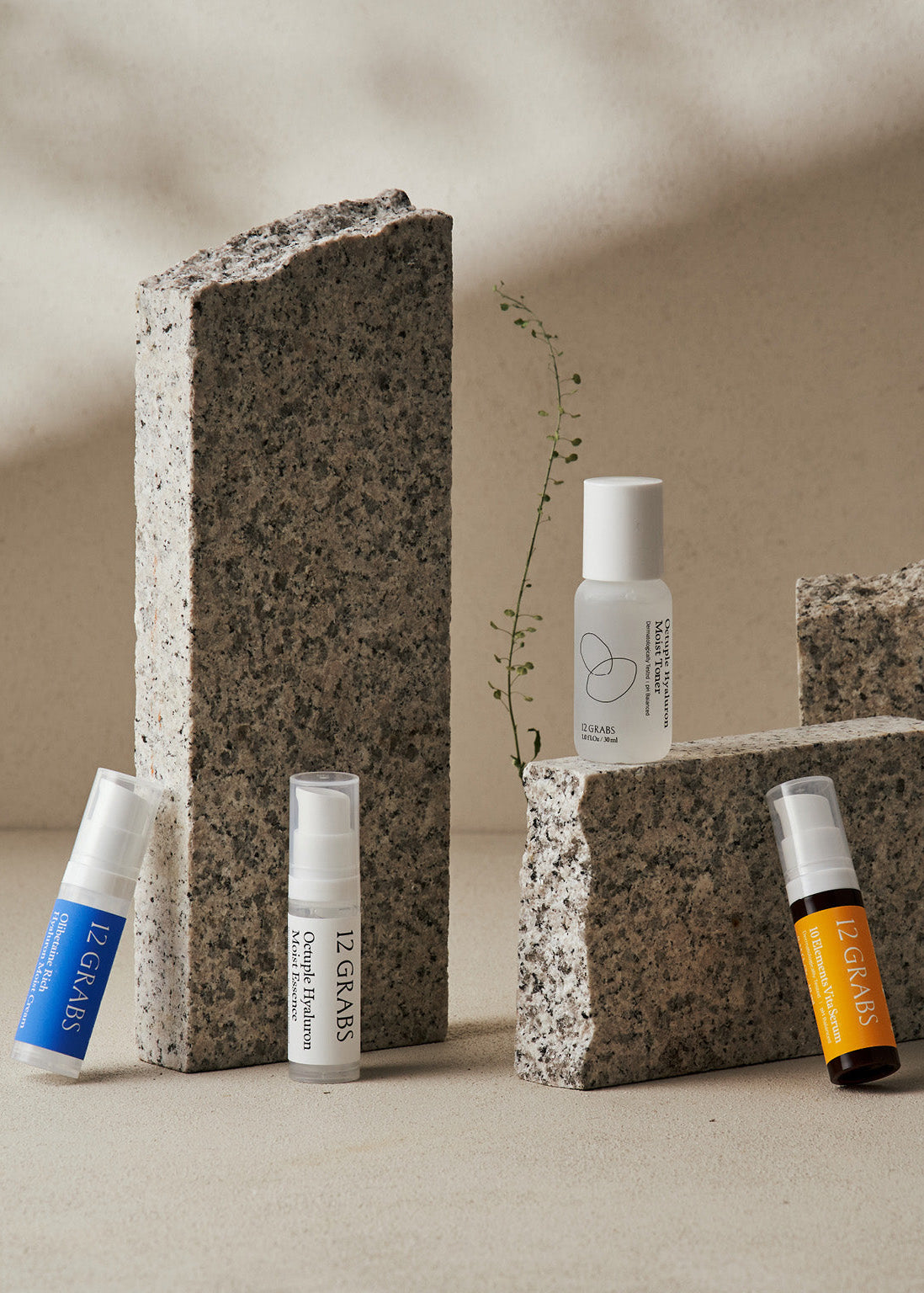 Set de viaje coreano con tónico esencia sérum y crema 12GRABS